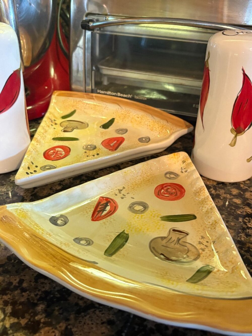 🛍️Tabletops Unlimited Kitchen Prep 201 Pizza Plates Chili Cheese Shakers